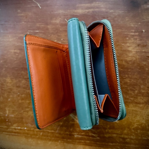 CELINE vintage trifold compact Leather wallet & zippered compartment in teal - Picture 5 of 5